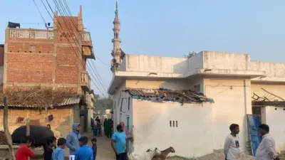  सखुवा-मडान में एक मस्जिद में तोड़फोड़ के बाद तनाव पैदा हो गया
