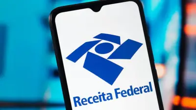 Logo da Receita Federal em tela de smartphone 