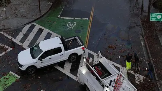 क्यालिफोर्नियामा भारी वर्षा र बाढीको वितण्डा : तीन जनाको मृत्यु, आपतकाल घोषणा