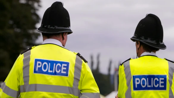 Sesenta personas involucradas en disturbios y dos adolescentes arrestados Sesenta personas involucradas en disturbios y dos adolescentes arrestados