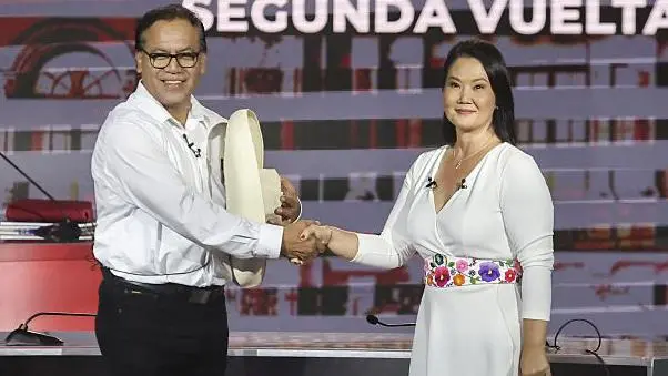Elecciones en Perú: Keiko Fujimori vuelve a adelantarse a Roberto Sánchez, pero menos de 1.000 votos los separan en las disputadas presidenciales Elecciones en Perú: Keiko Fujimori vuelve a adelantarse a Roberto Sánchez, pero menos de 1.000 votos los separan en las disputadas presidenciales