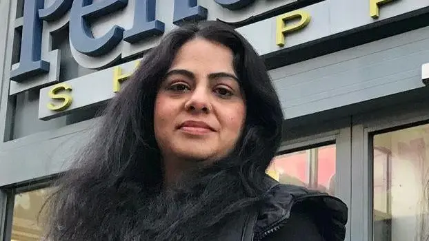 Emociones encontradas ante la demolición del centro comercial