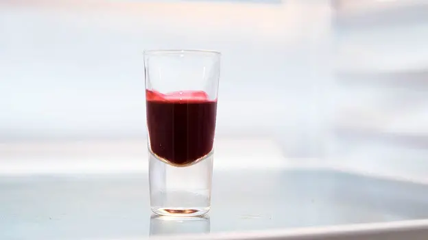 https://ichef.bbci.co.uk/ace/ws/624/amz/worldservice/live/assets/images/2015/11/12/151112084834_blood_glass_half_empty_624x351_oliviahowitt_nocredit.jpg.webp
