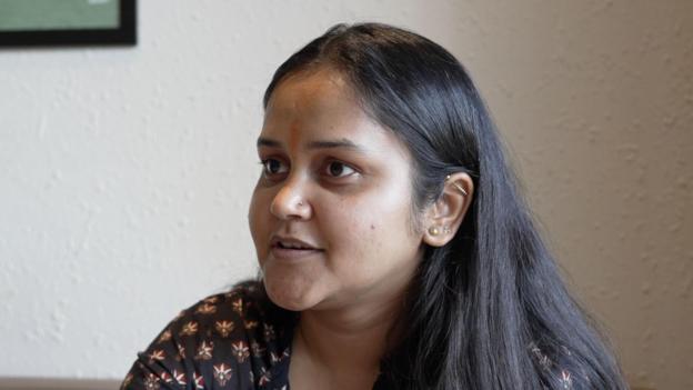 'घर में उनकी फ़ोटो लगाने की हिम्मत भी नहीं है': पहलगाम हमले में मारे गए लोगों के परिजन कैसे बिता