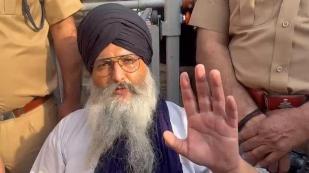 पंजाबः 300 फ़ुट ऊंचे टावर पर 18 महीने तक बिताने वाले गुरजीत सिंह को कैसे उतारा गया