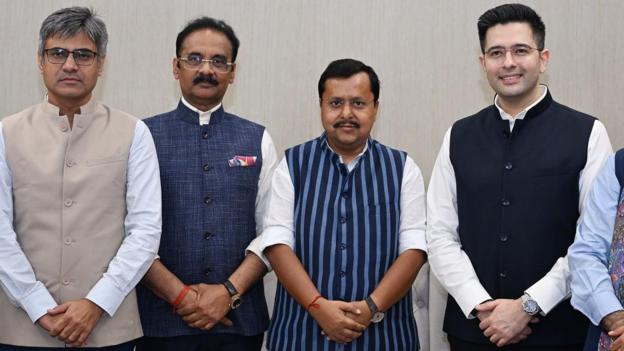 आम आदमी पार्टी के सात राज्यसभा सांसदों के बीजेपी में विलय का मुद्दा क्या अदालत में टिक पाएगा?