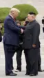 Дональд Трамп і Кім Чен Ин у демілітаризованій зоні між КНДР і Південною Кореєю 30 червня 2019 року