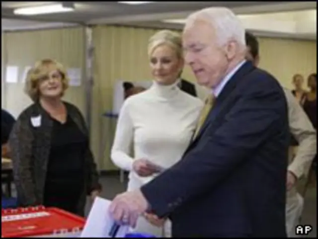 جان مک کین و همسرش