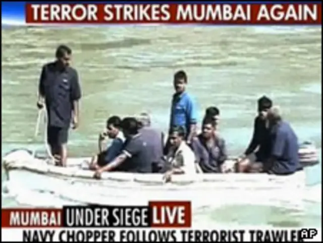 اعزام ماموران هندی به سوی کشتی ماهیگیری