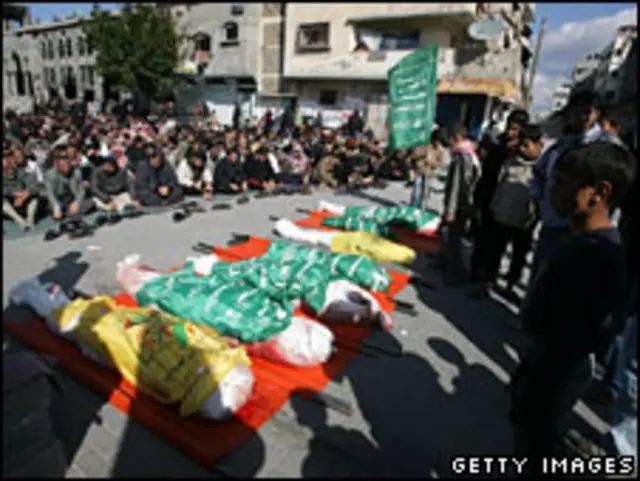 تشییع جنازه 7 عضو یک خانواده فلسطینی در غزه، 9 ژانویه