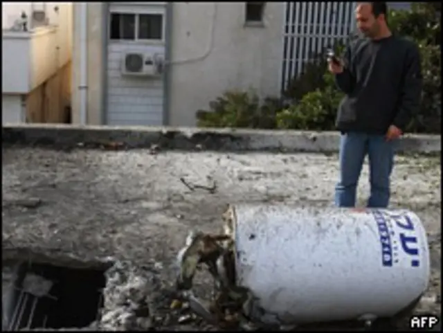 محل فرود موشکی در اسرائیل که از لبنان شلیک شد