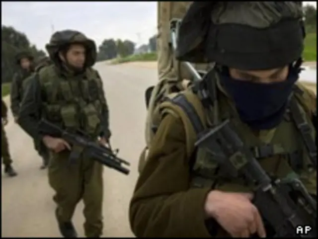 سربازان اسرائیلی در بازگشت از غزه