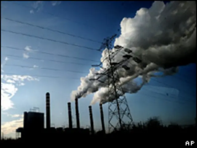 Usina de energia em Patnow, na Polônia