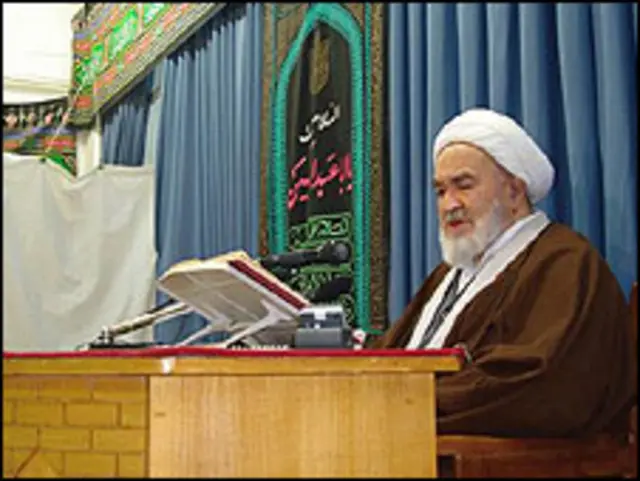 در سال 1387 و در پی افزایش فشار بر جامعه بهایی در ایران، آیت الله منتظری بر حق شهروندی بهاییان تأکید و به شکل ضمنی از سیاست های جمهوری اسلامی در قبال آنان انتقاد کرد.
