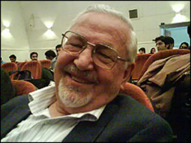 انقلاب اسلامی ایران، انقلابی سالم و اصیل مردمی بود که از شرایط ایران نشات گرفت. ابراهیم یزدی