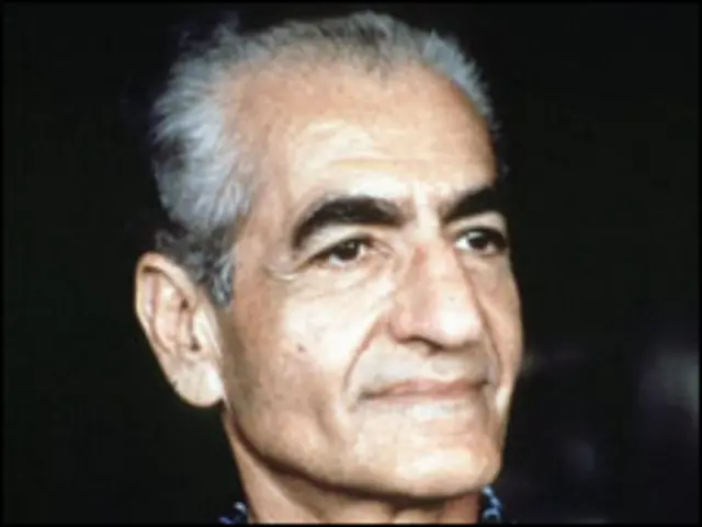 محمد رضا پهلوی در 4 آبان 1298 در تهران به دنیا آمد و در هنگام تولد پدر او رضا خان میرپنج سوادکوهی نامیده می شد.