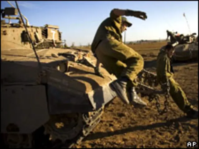 Soldados israelenses próximos à Faixa de Gaza