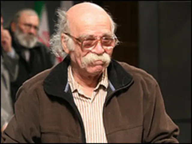 منوچهر احترامی