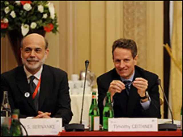 Ben Bernanke (à esq.) e Tim Geithner em Roma