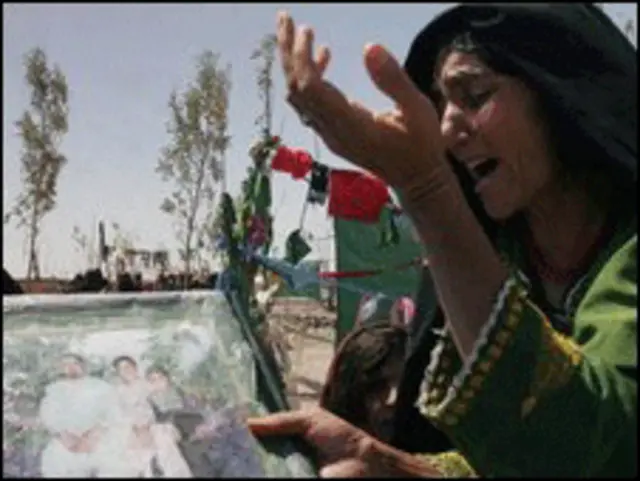 هوايي بريدونو عام خلک له حکومت نه لرې کړي او ډېر ځله دا ستونزه د ولسمشر کرزي او د هغه د لويديځو ملګرو ترمنځ په ناندريو اووښتې ده.