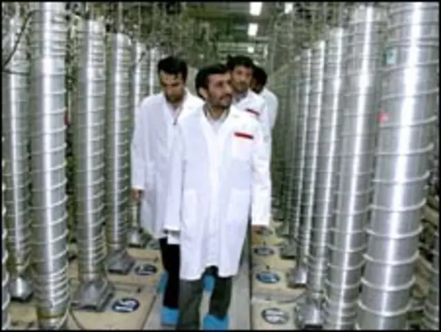 Tổng thống Ahmedinejad thăm khu nguyên tử Natanz