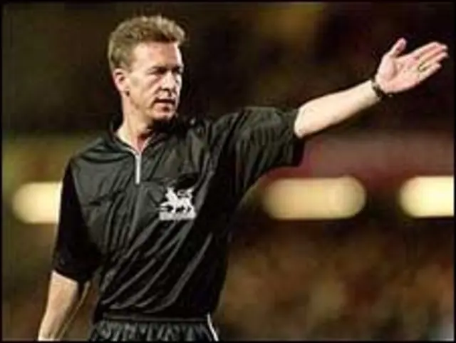 Árbitro de futebol (arquivo)