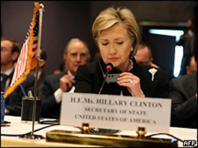 A secretária de Estado americana, Hillary Clinton, participa da conferência no Egito