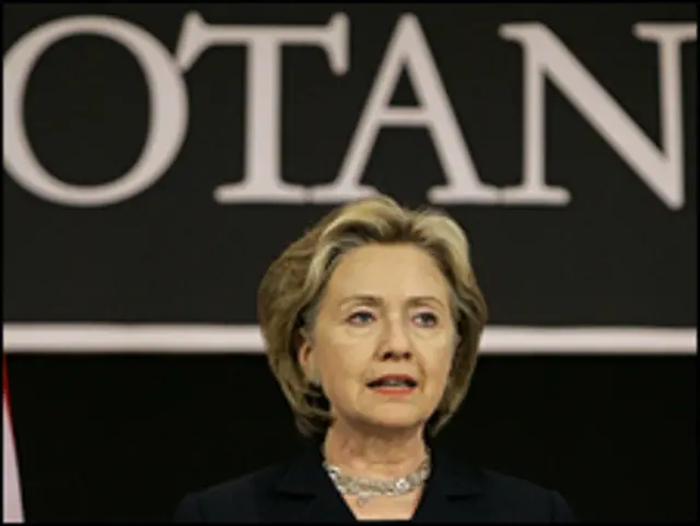 Clinton disse querer discutir temas polêmicos com a Rússia