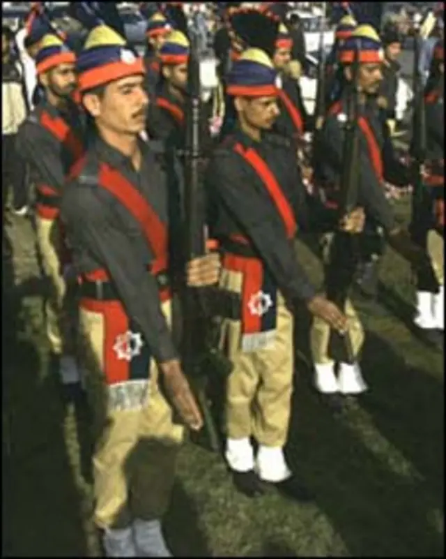 پولیس اہلکاروں 