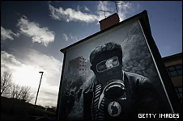 نقاشی دیواری در منطقه باگساید در شهر لندندری در ایرلند شمالی که محل درگیری معروف به 'یکشنبه خونین' بود