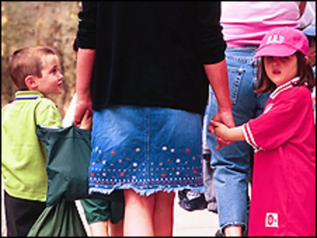 فائل فوٹو، بچے