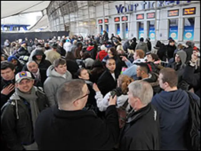 Fila para ingressos de shows de Michael Jackson em Londres
