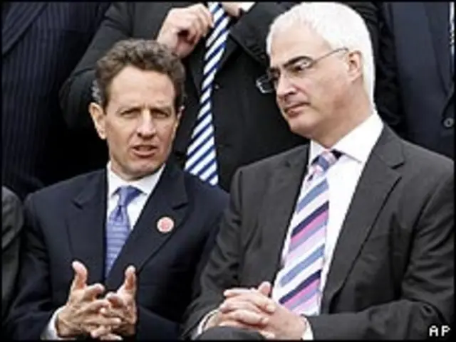 Timothy Geithner (esq.) e Alistair Darling