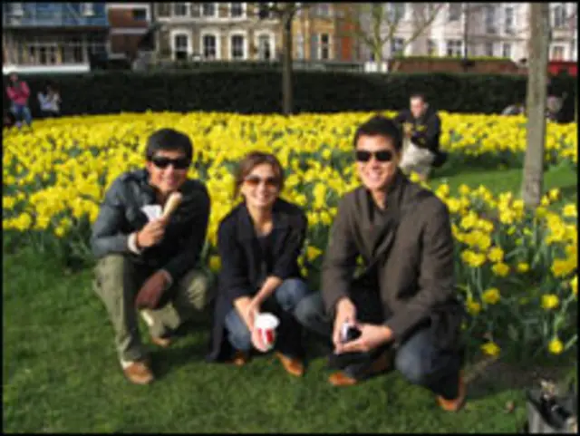 Trịnh Hội và bạn ở Anh