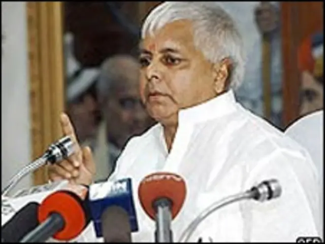 لالو پرساد نے بہار میں رام ولاس پاسوان کو گلے لگا لیا ہے۔