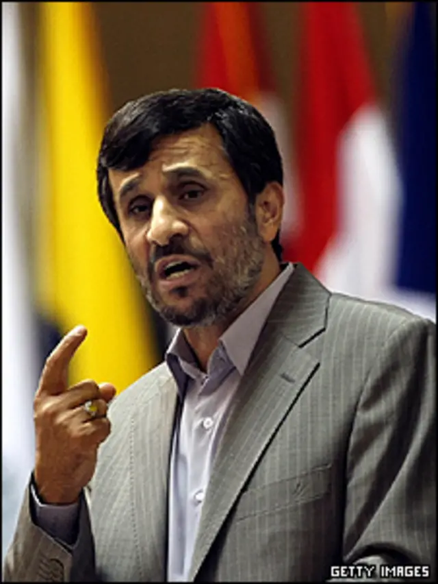 از هنگامی که بحث گشایش دفتر حفاظت منافع آمریکا در تهران آغاز شد، محمود احمدی نژاد، رئیس جمهوری از این موضوع استقبال کرد.