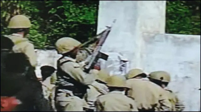 Hình từ TV Pakistan về vụ tấn công