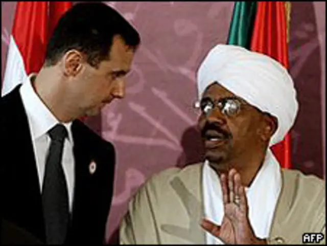 Al-Bashir, con el presidente de Libia.