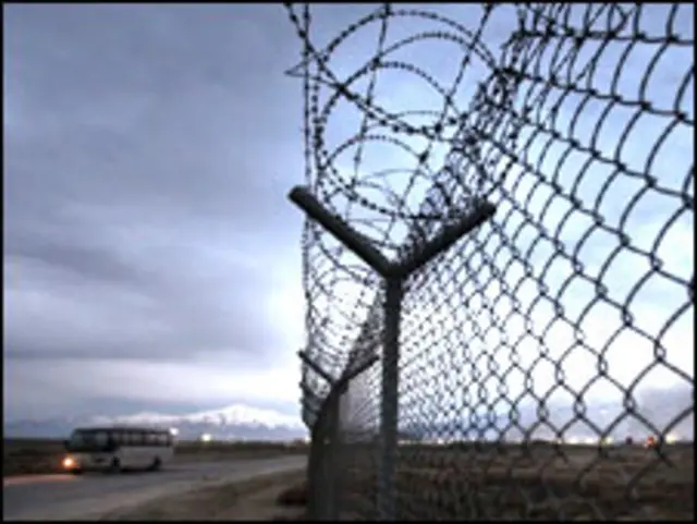 ان قیدیوں میں سے کسی پر فرد جرم عائد نہیں کی گئی تھی اور نہ ہی ان پر مقدمہ چلایا گیا۔