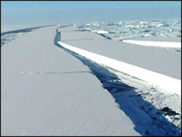 یہ برفانی ٹکڑا چالیس کلومیٹر لمبا ہے