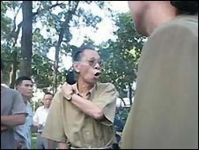 Nhạc sĩ Tô Hải đi biểu tình