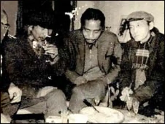 Từ trái sang: NS Văn Cao, NS Tô Hải, HS Bùi Xuân Phái