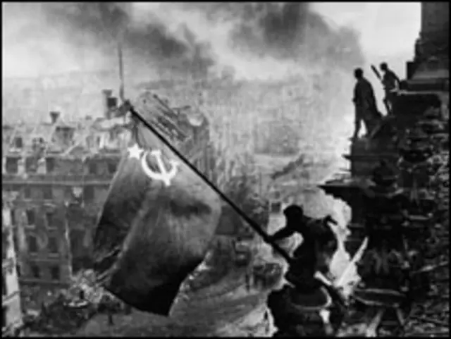 Yevgueni Khaldei/ CORBIS