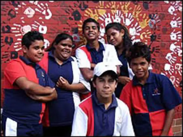 Học sinh học tiếng Dharug