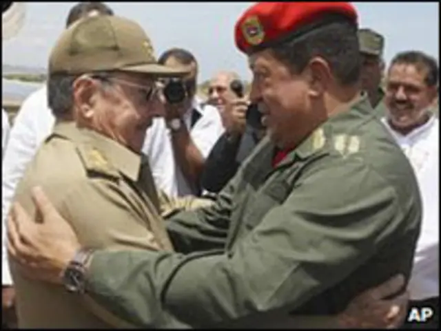 Raul Castro và nhà lãnh đạo Venezuela Hugo Chavez