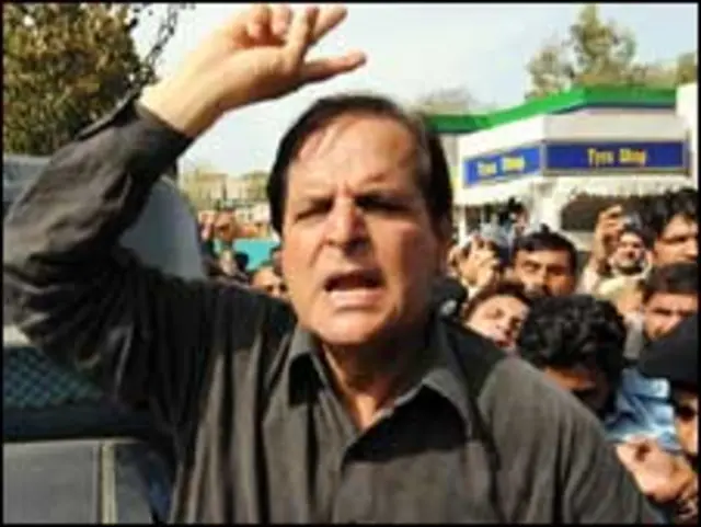 جاوید ہاشمی طالب علمی کے زمانے سے سیاست میں ہیں