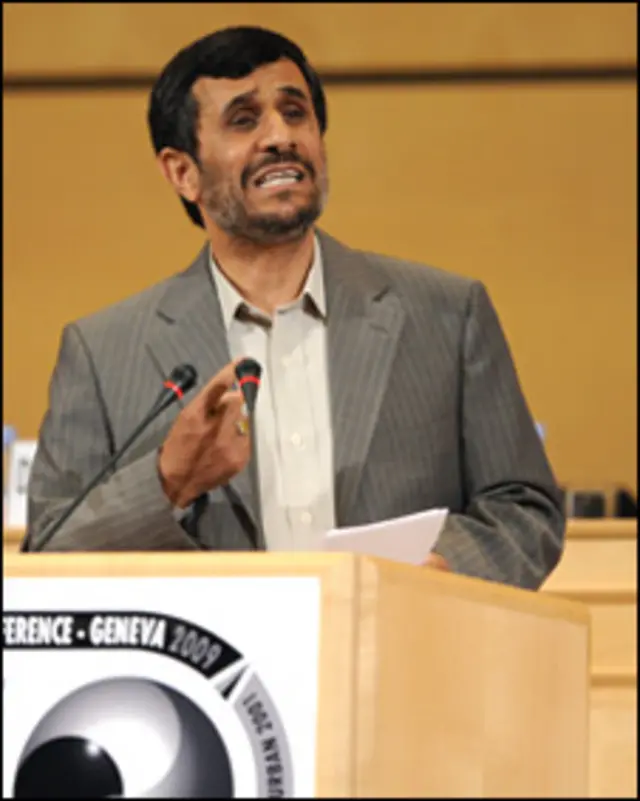 صدر احمدی نژاد پر تیل کی آمدنی غریبوں میں لٹانے کا الزام لگایا جاتا ہے