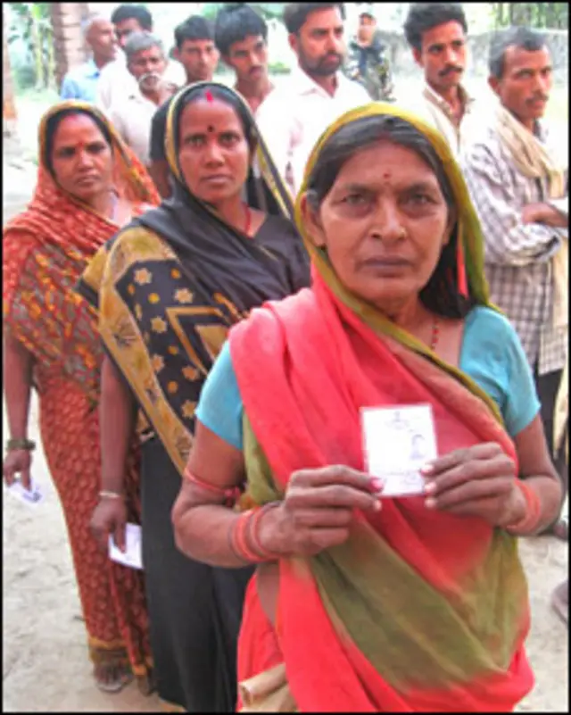 دوسرے مرحلے کی پولنگ کے دوران ابھی تک کسی پرتشدد واقعات کی خبر نہیں آئی ہے۔ 