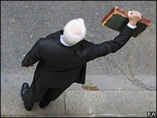 Alistair Darling, titular de Economía de Brown