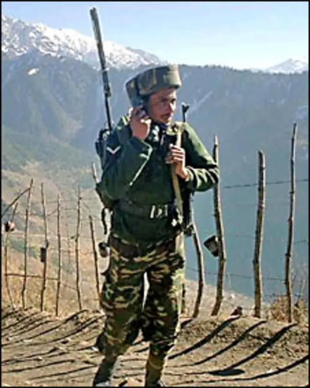 ہندوستان اور پاکستان دونوں ہی ایک دوسرے پر فائر بندی کے معاہدے کی خلاف ورزی اور فائرنگ میں پہل کرنے کا الزام لگاتے ہیں